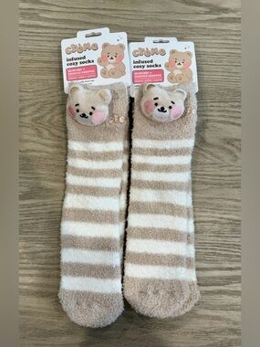 2 Pairs Of Crème Infused Cozy Socks